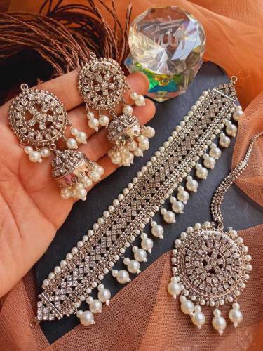 beautiful choker set