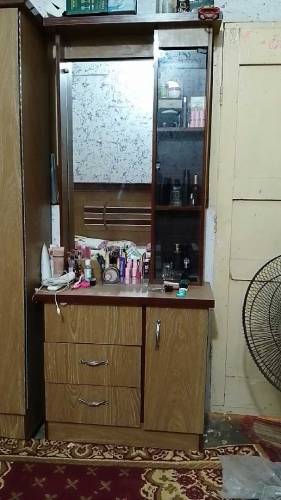 Bed Dressing table divider cupboard 1 sal using
