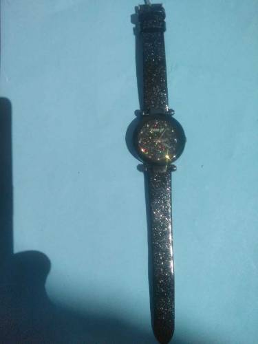 black 🖤 color watch with sparkle design same as show in pic