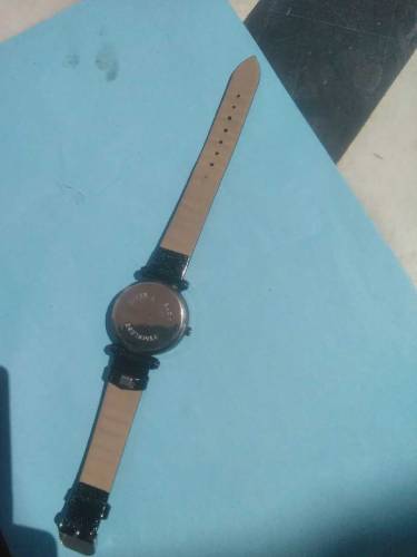 black 🖤 color watch with sparkle design same as show in pic