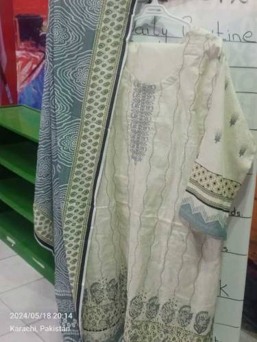 3 piece lawn suits 