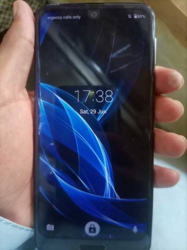 Aquos R2