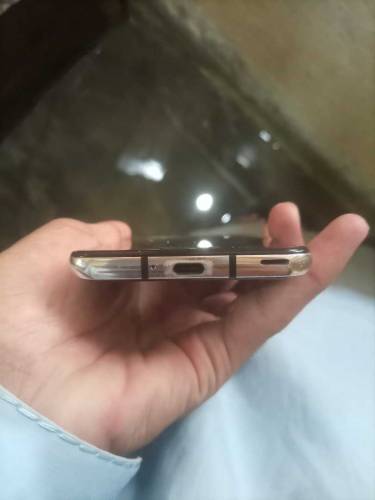 Aquos R2
