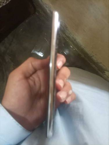 Aquos R2