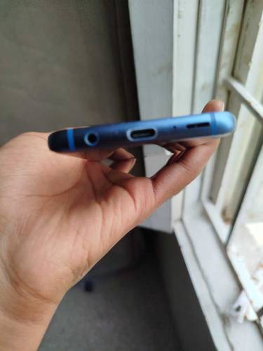 samsung galaxy s9 10/9.7 condition Sim lock with crake and minor shadw