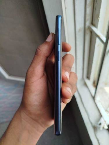 samsung galaxy s9 10/9.7 condition Sim lock with crake and minor shadw