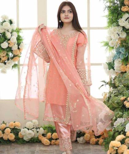•  Gender: Women's•  Fabric: Organza•  Pattern: EmbroideredShirt -