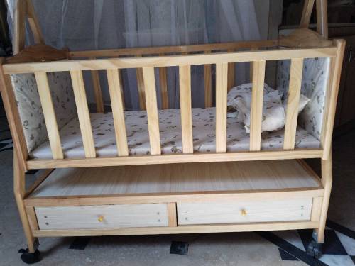 baby coat with swing and 2 drawers 