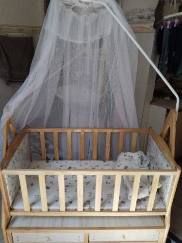 baby coat with swing and 2 drawers 