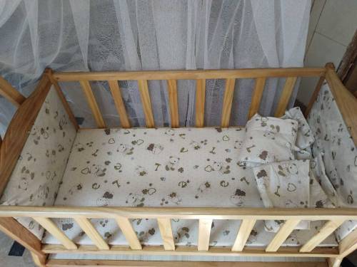 baby coat with swing and 2 drawers 