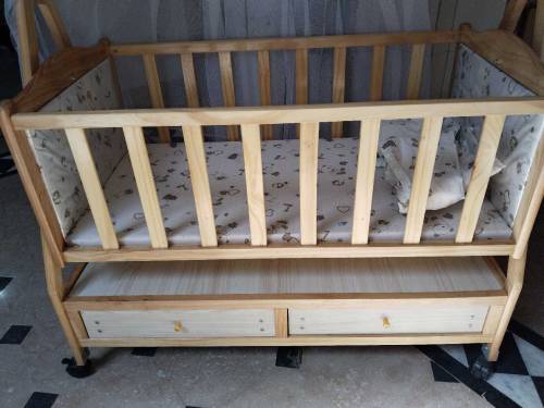 baby coat with swing and 2 drawers 