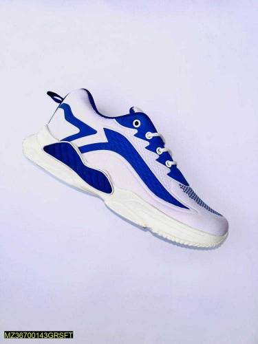 man comfortable sport shoes 