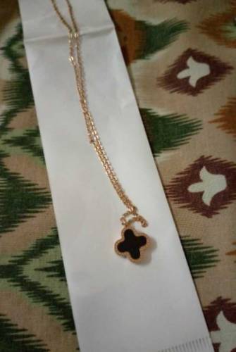 Clover leaf pendant necklace (double-sided)