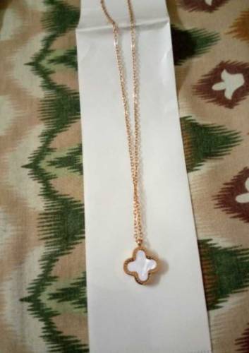Clover leaf pendant necklace (double-sided)