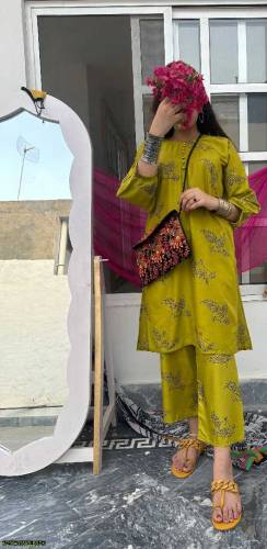 A beautiful 2 suit are available in black or green color