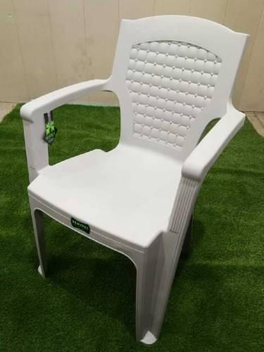PLASTIC CHAIR