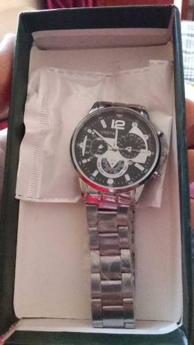 Men's luxury watch with bracelet only rs 1000 