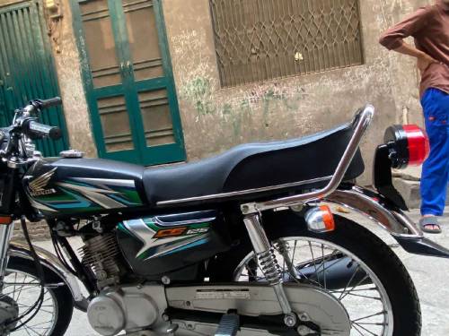 SAME LIKE BRAND NEW 23/24 HONDA 125
