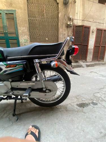 SAME LIKE BRAND NEW 23/24 HONDA 125