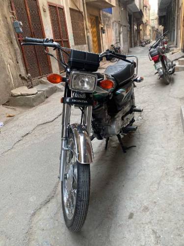 SAME LIKE BRAND NEW 23/24 HONDA 125