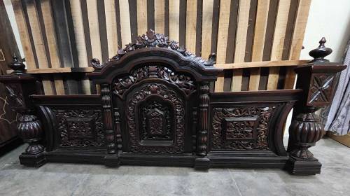 Bed 10/10 condition with side tables