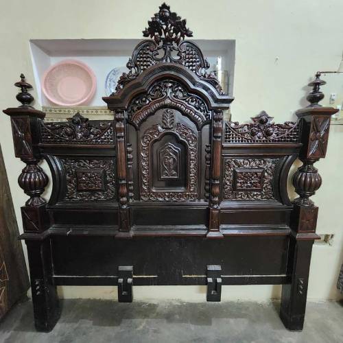 Bed 10/10 condition with side tables