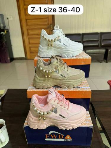 FWD sports shoes 