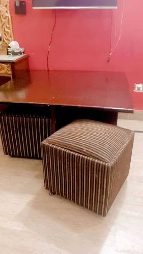 One table 4/4 with 4 stools size 4/4 urgent sell