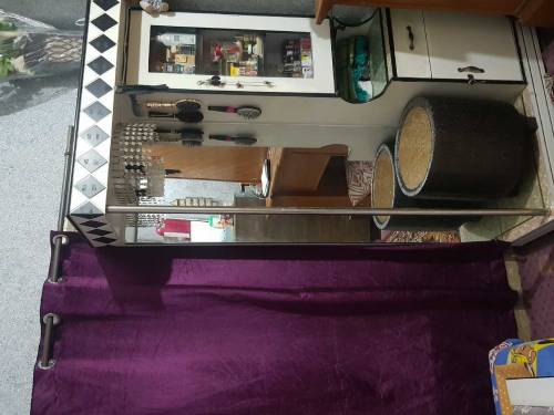 urgently furtinure for sale bed k sat cauch b hy matress b hy full set