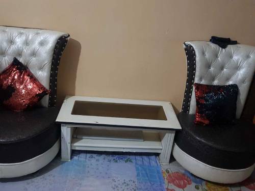 urgently furtinure for sale bed k sat cauch b hy matress b hy full set
