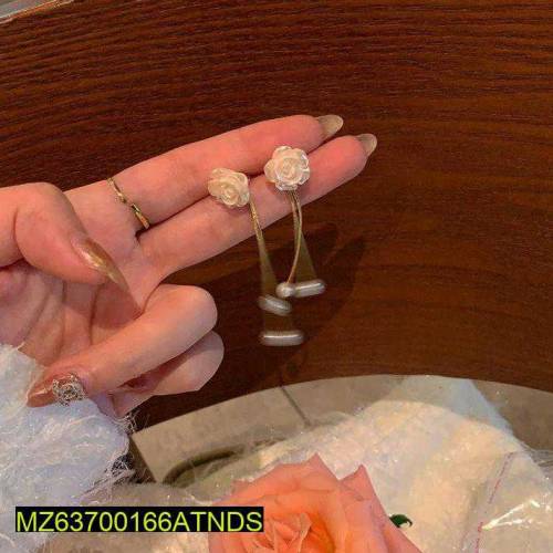 Elegant Pearl Flower Earnings 