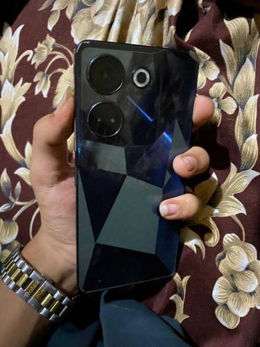 camon20 with 7 month warrenty 16/256gb stretch less