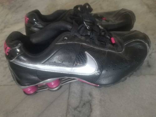 NIKE Shox