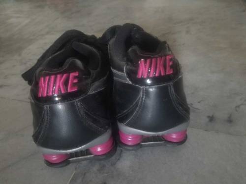 NIKE Shox