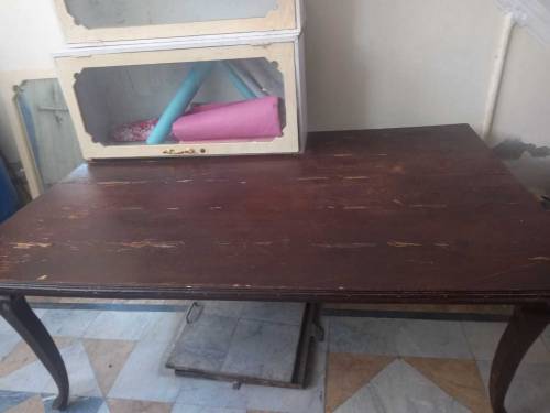 Dining table without chairs for sell 
