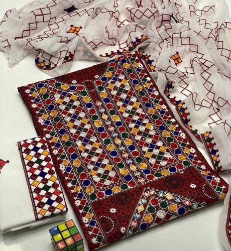 3 pcs unstitched lawn embroidered suits, price/-2700 PKR free delivery