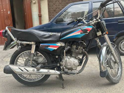 Honda 125 15 Model for sale 10 By 10 Good Condition 