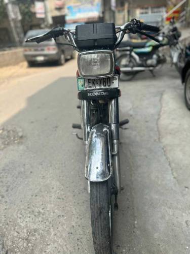 Honda 125 15 Model for sale 10 By 10 Good Condition 