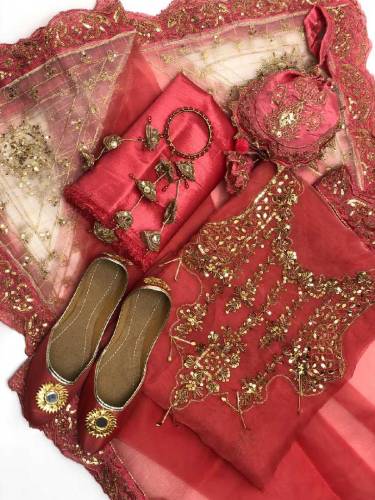 New summer women's suit with three gifts