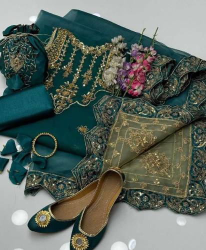 New summer women's suit with three gifts