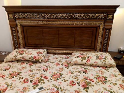 bed with dressing table with dianing table