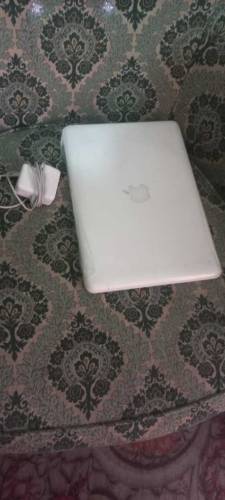 Apple Laptop White Good Condition 