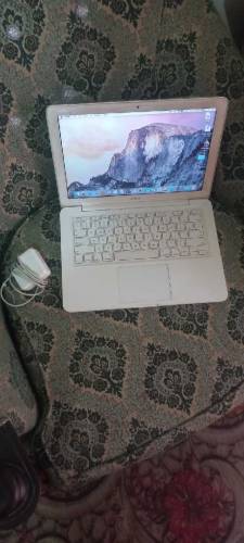 Apple Laptop White Good Condition 