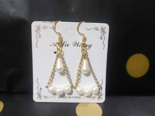 fancy pearl earring