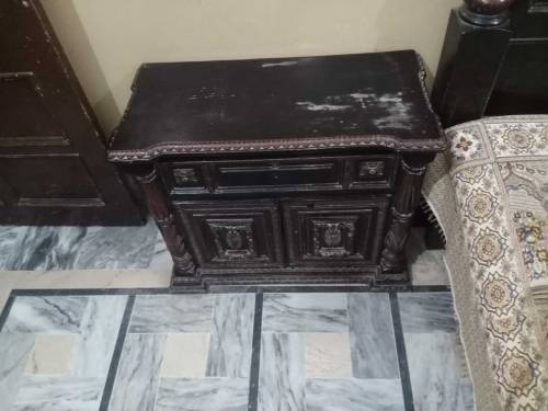 chinioti bed  asal wood. hand made desighn