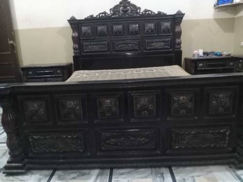 chinioti bed  asal wood. hand made desighn