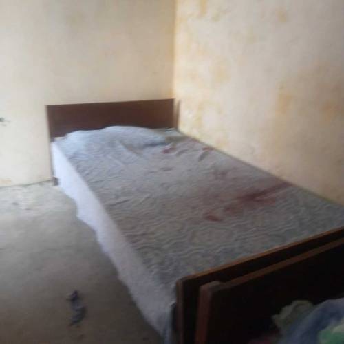 1 fridge full size kharab 2 single bed 2 kapdon wali almari1 bartan ra