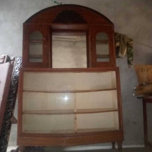 1 fridge full size kharab 2 single bed 2 kapdon wali almari1 bartan ra