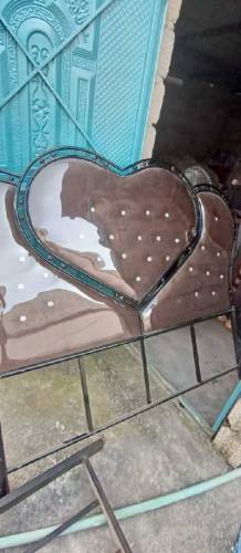 Iron bed 