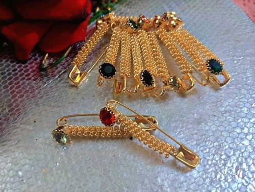 Fancy Hijab Pins 6 Pcs